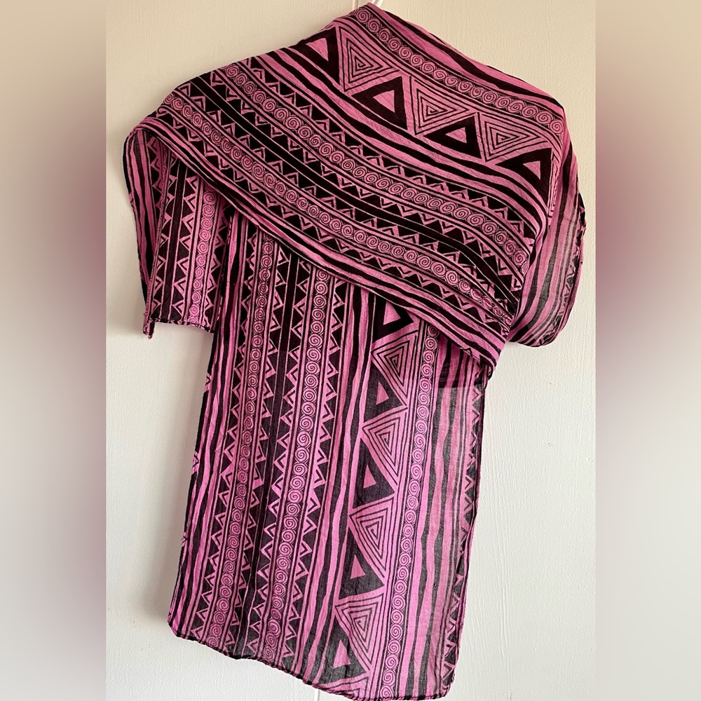 Fuchsia & Black geometric print scarf. Nearly vintage.
